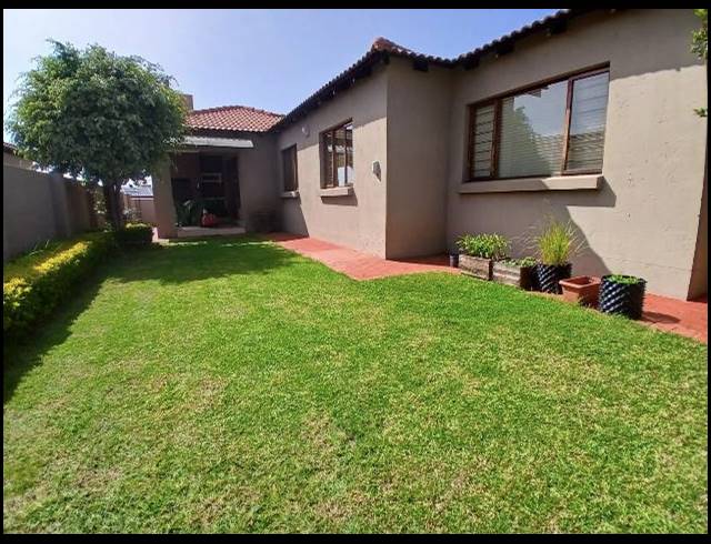 3 BEDROOM HOUSE FOR SALE IN THATCHFIELD